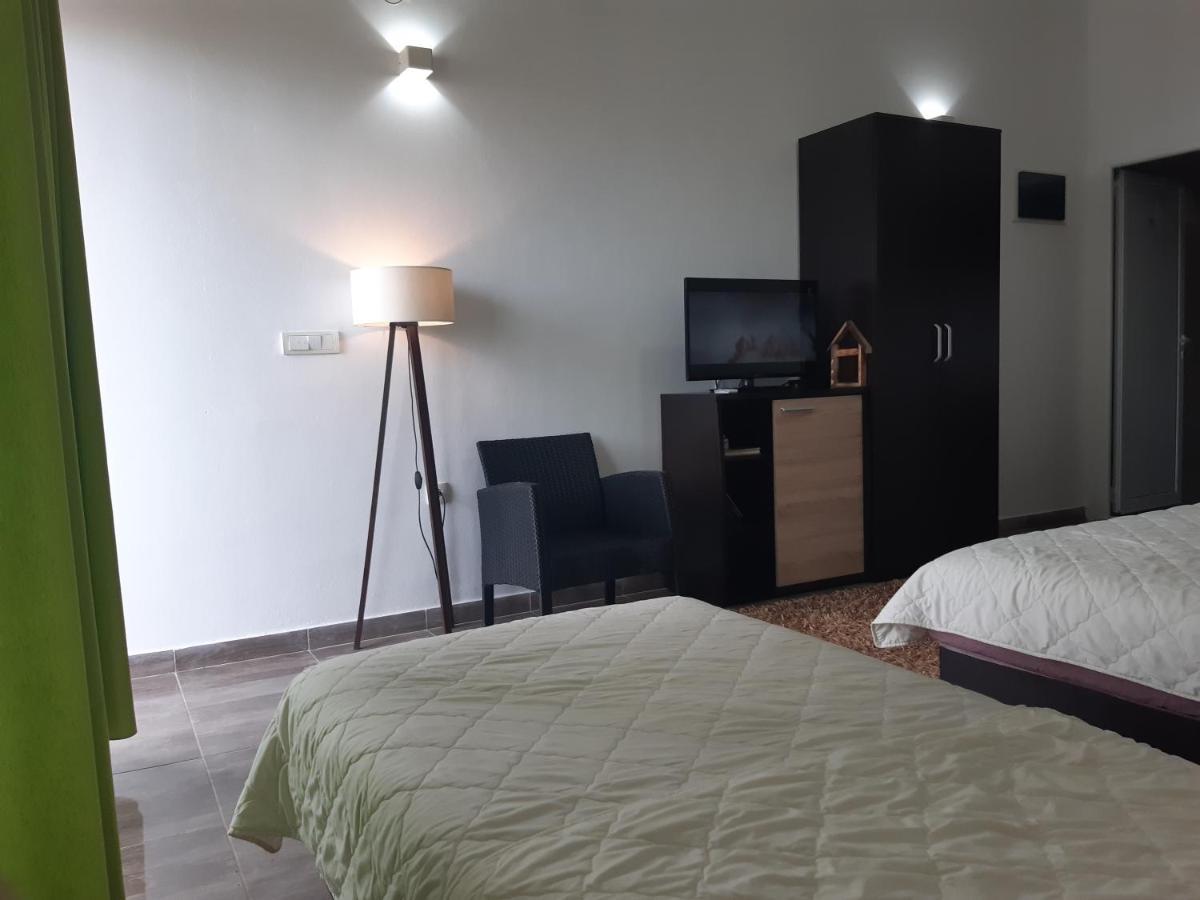 Zara Apartments Улцинь Экстерьер фото