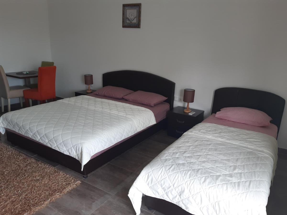 Zara Apartments Улцинь Экстерьер фото