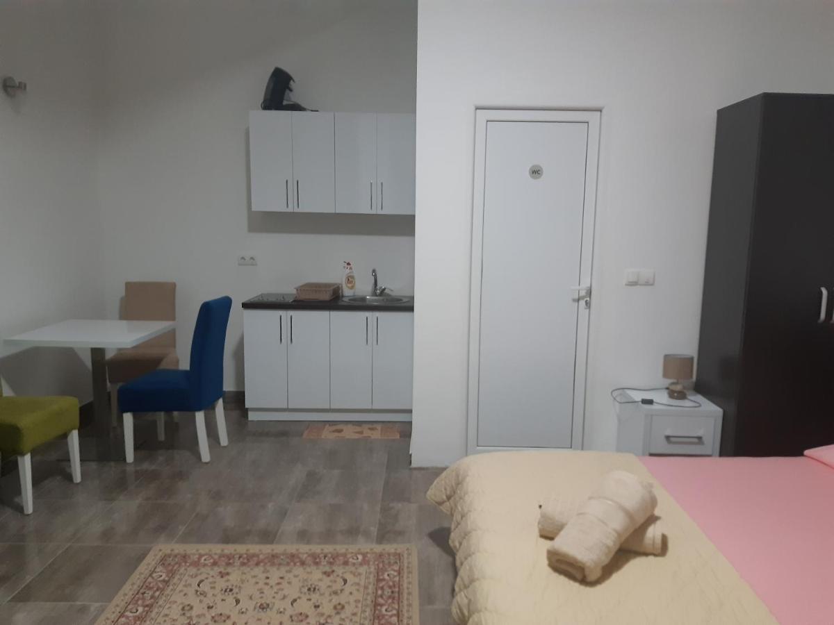 Zara Apartments Улцинь Экстерьер фото