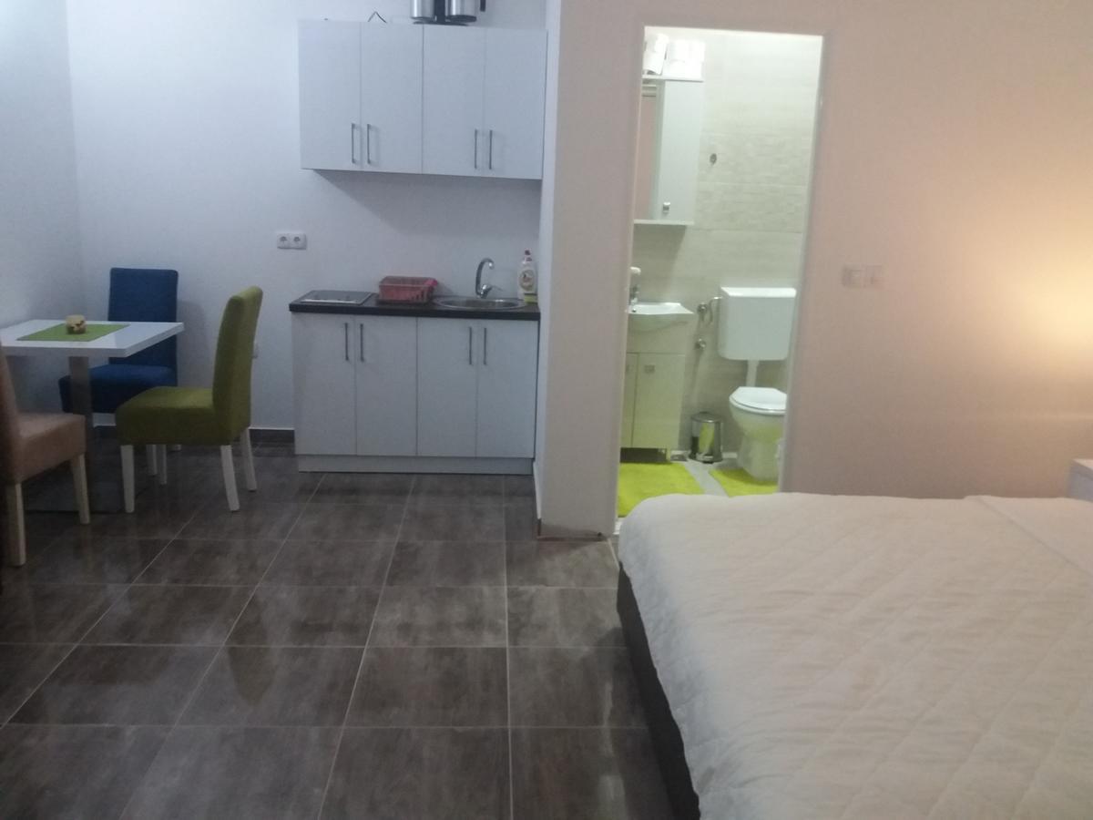 Zara Apartments Улцинь Экстерьер фото